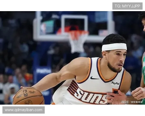 太阳队与湖人队的布克对决引发的篮球激情与战术较量解析